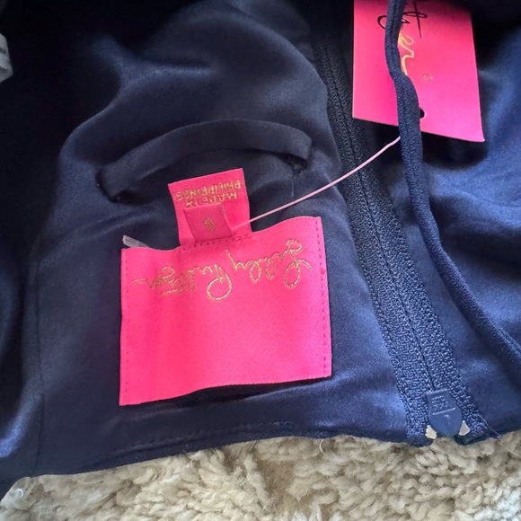 Lilly Pulitzer size 6 navy blue jumper. Two different belts to tie around waist - Picture 3 of 4